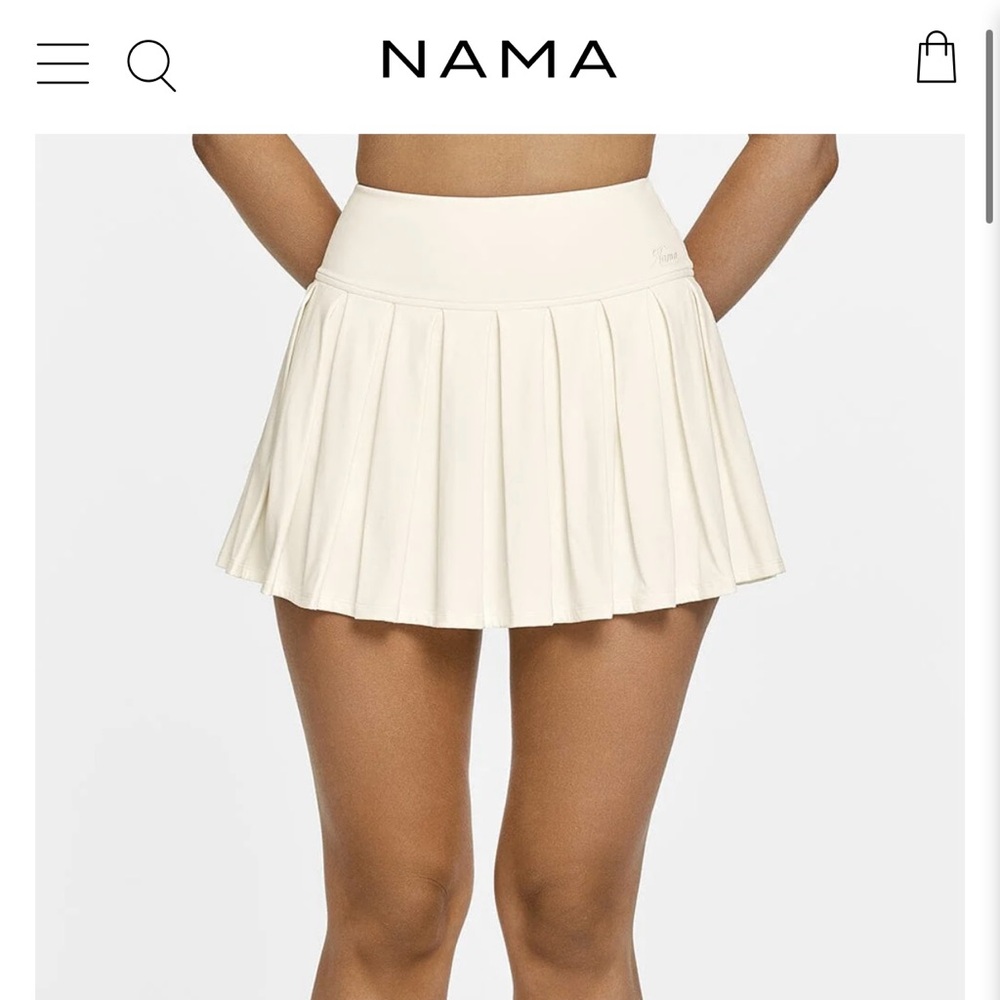 Body butter pleated skirt